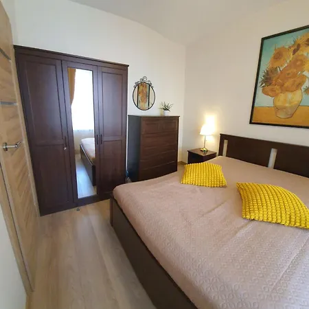 Modern In A New Building * 克莱佩达