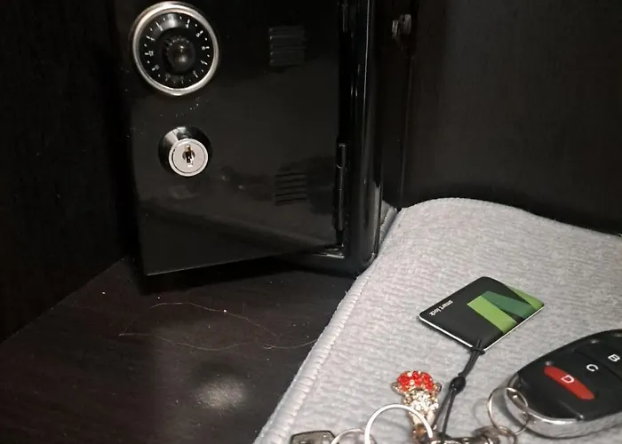 Modern In A New Building 克莱佩达